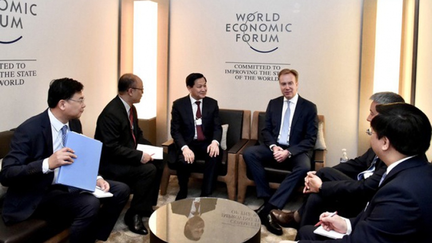Vietnam promotes development agenda on sidelines of WEF 52